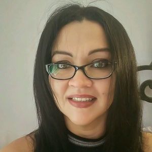 Meet your Posher, Damaris